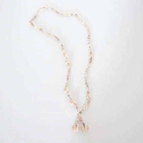 Vintage Shell Necklace - Picture 3 of 3